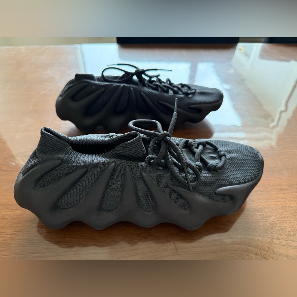 MENS size 10 Yeezy 450